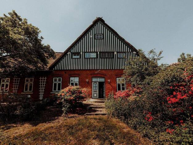 Einfamilienhaus zum Kauf provisionsfrei 1.240.000 € 14 Zimmer 630 m² 8.800 m² Grundstück Seester 25370