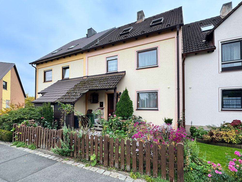 Reihenmittelhaus zum Kauf 430.000 € 5 Zimmer 134 m²<br/>Wohnfläche 185 m²<br/>Grundstück Albert-Schweitzer-Straße 15 Altenberg Oberasbach 90522