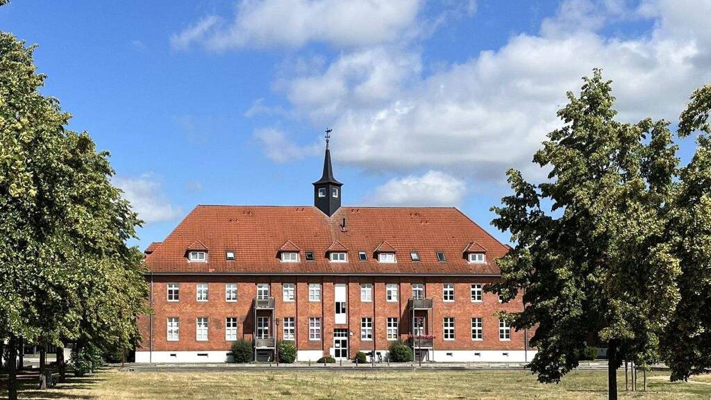 Studio zur Miete 330 € 1 Zimmer 41 m² frei ab sofort Am Exerzierplatz 14 Parchim 19370