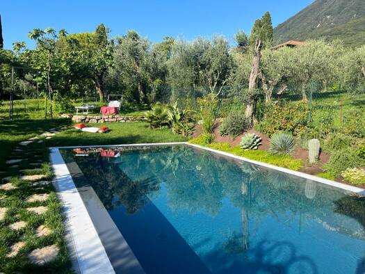 Mehrfamilienhaus zum Kauf 7 Zimmer 300 m² 800 m² Grundstück Toscolano Maderno 25088