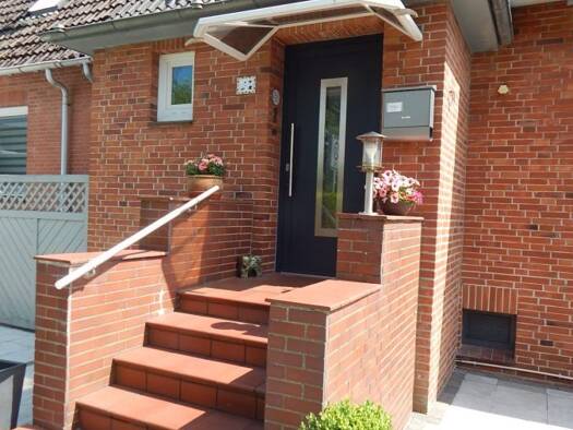 Einfamilienhaus zum Kauf 495.000 € 8,5 Zimmer 194 m² 800 m² Grundstück frei ab 01.05.2027 Elmshorn 25335