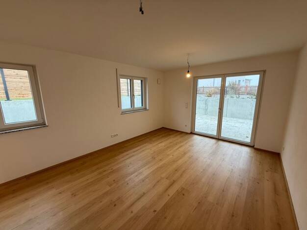 Terrassenwohnung zur Miete 615 € 2 Zimmer 54,7 m² 3 Geschosse frei ab sofort Straß Burgheim 86666