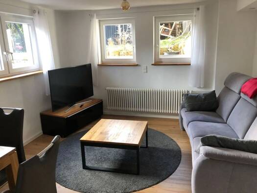 Wohnung zur Miete 550 € 2 Zimmer 45 m² frei ab sofort Zuffenhausen Zuffenhausen 70435