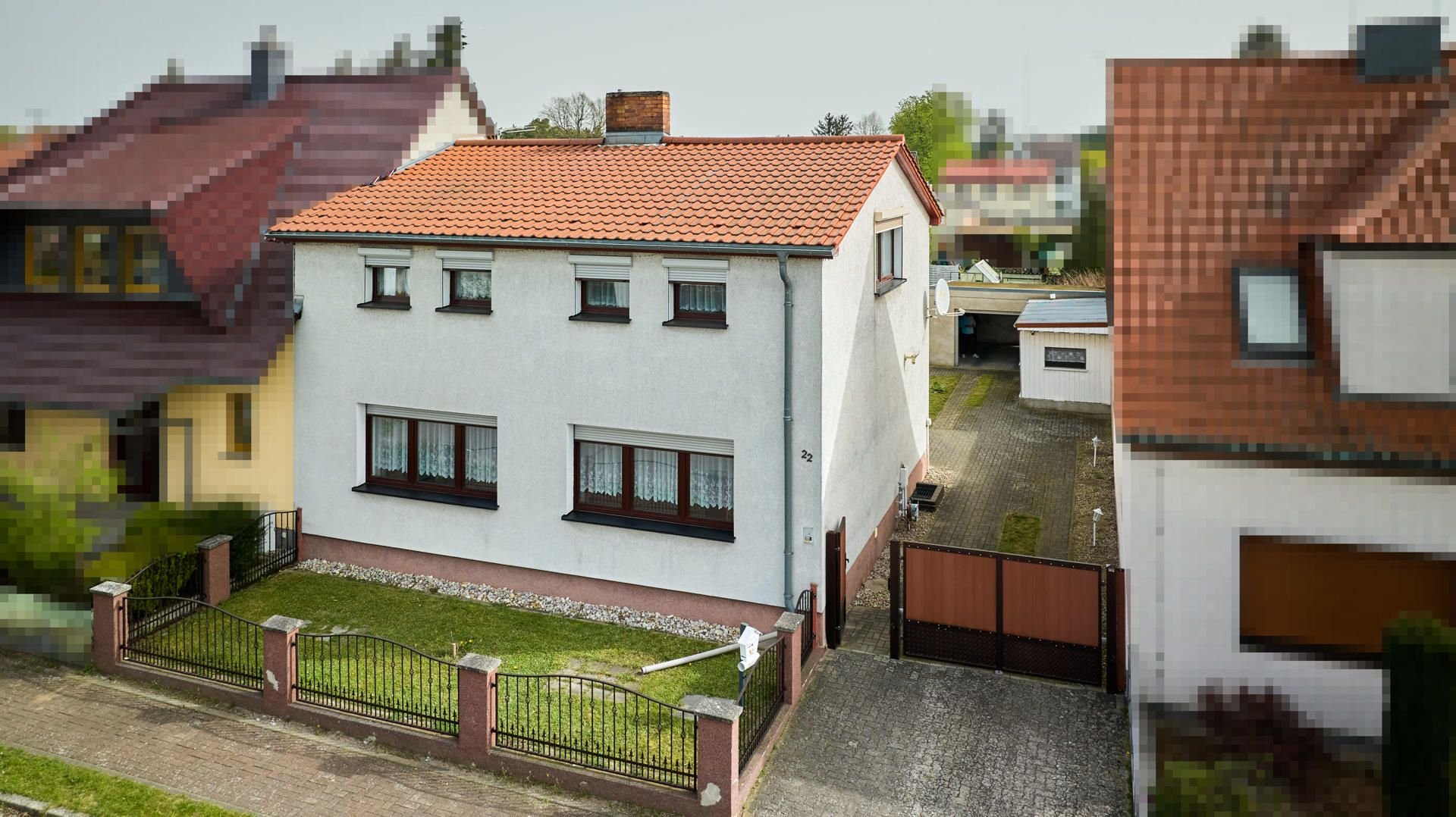 Mehrfamilienhaus zum Kauf 350.000 € 10 Zimmer 250,8 m²<br/>Wohnfläche 583 m²<br/>Grundstück Britz 16230