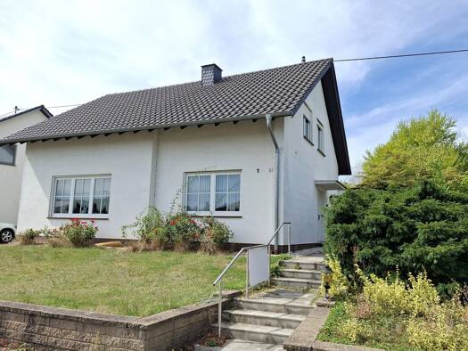Einfamilienhaus zum Kauf 379.000 € 6 Zimmer 160 m² 890 m² Grundstück frei ab sofort Zur Goldgrube 7 Keuchingen Mettlach 66693