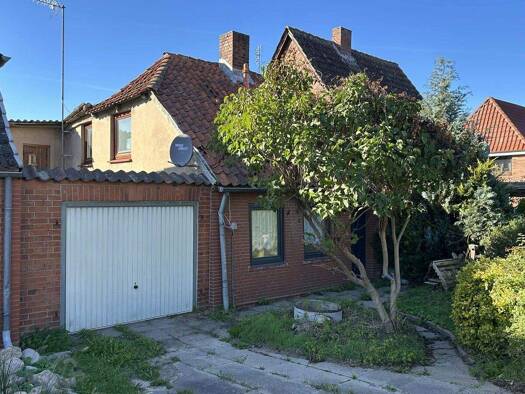 Doppelhaushälfte zum Kauf 119.000 € 5 Zimmer 85 m² 500 m² Grundstück Süsel 23701