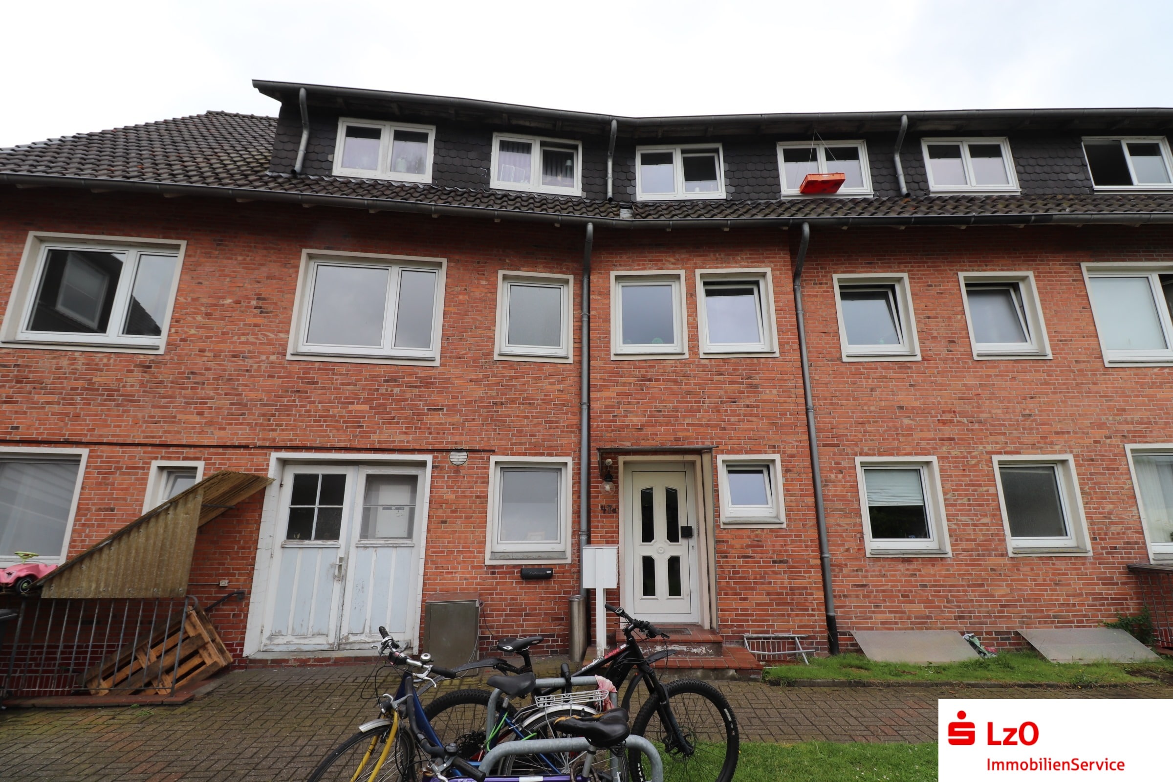 Mehrfamilienhaus zum Kauf 450.000 € 10 Zimmer 248 m²<br/>Wohnfläche 1.085 m²<br/>Grundstück Ziegelhof Oldenburg 26127