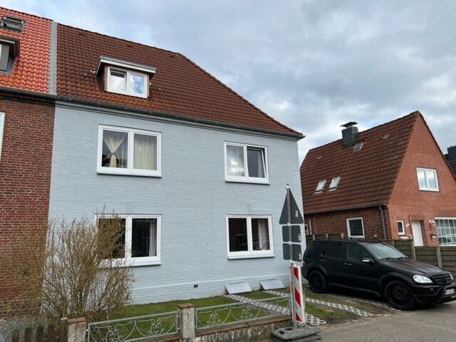 Mehrfamilienhaus zum Kauf 369.500 € 8 Zimmer 175 m²<br/>Wohnfläche 302 m²<br/>Grundstück Brüggemannstraße 51 Zentrum Husum 25813