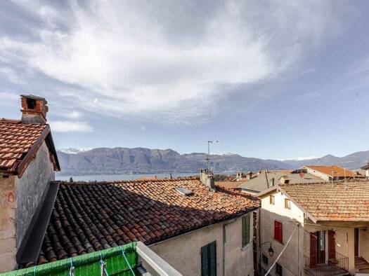 Wohnung zum Kauf 155.000 € 2 Zimmer 90 m² frei ab 01.03.2026 Porto Valtravaglia 21010