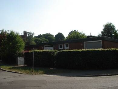 Bungalow zur Miete 2.550 € 4 Zimmer 145 m² 650 m² Grundstück frei ab 01.09.2025 Lokstedt Hamburg 22529