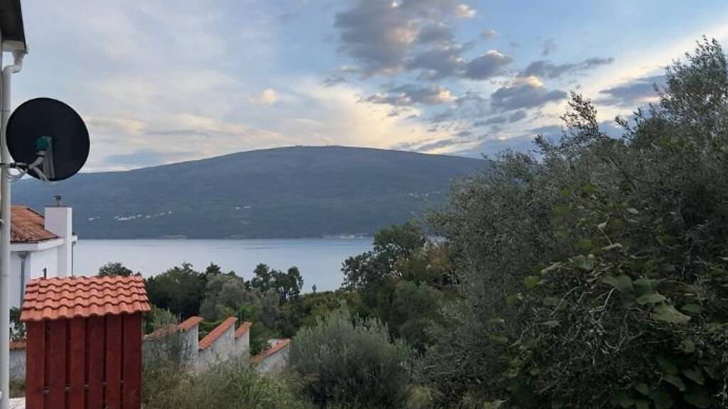 Haus zum Kauf provisionsfrei 395.000 € 4 Zimmer 110 m² 1.385 m² Grundstück Herceg Novi
