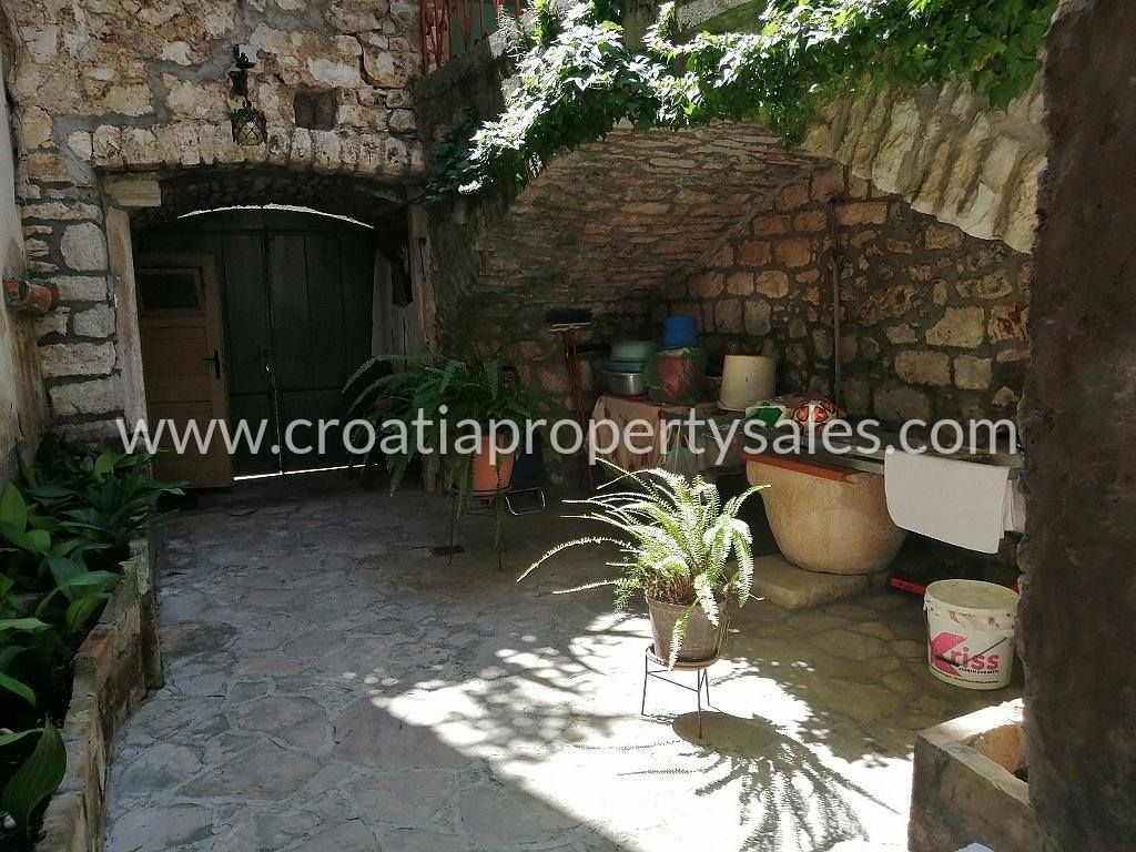 Haus zum Kauf 359.000 € 5 Zimmer 70 m²<br/>Wohnfläche Hvar