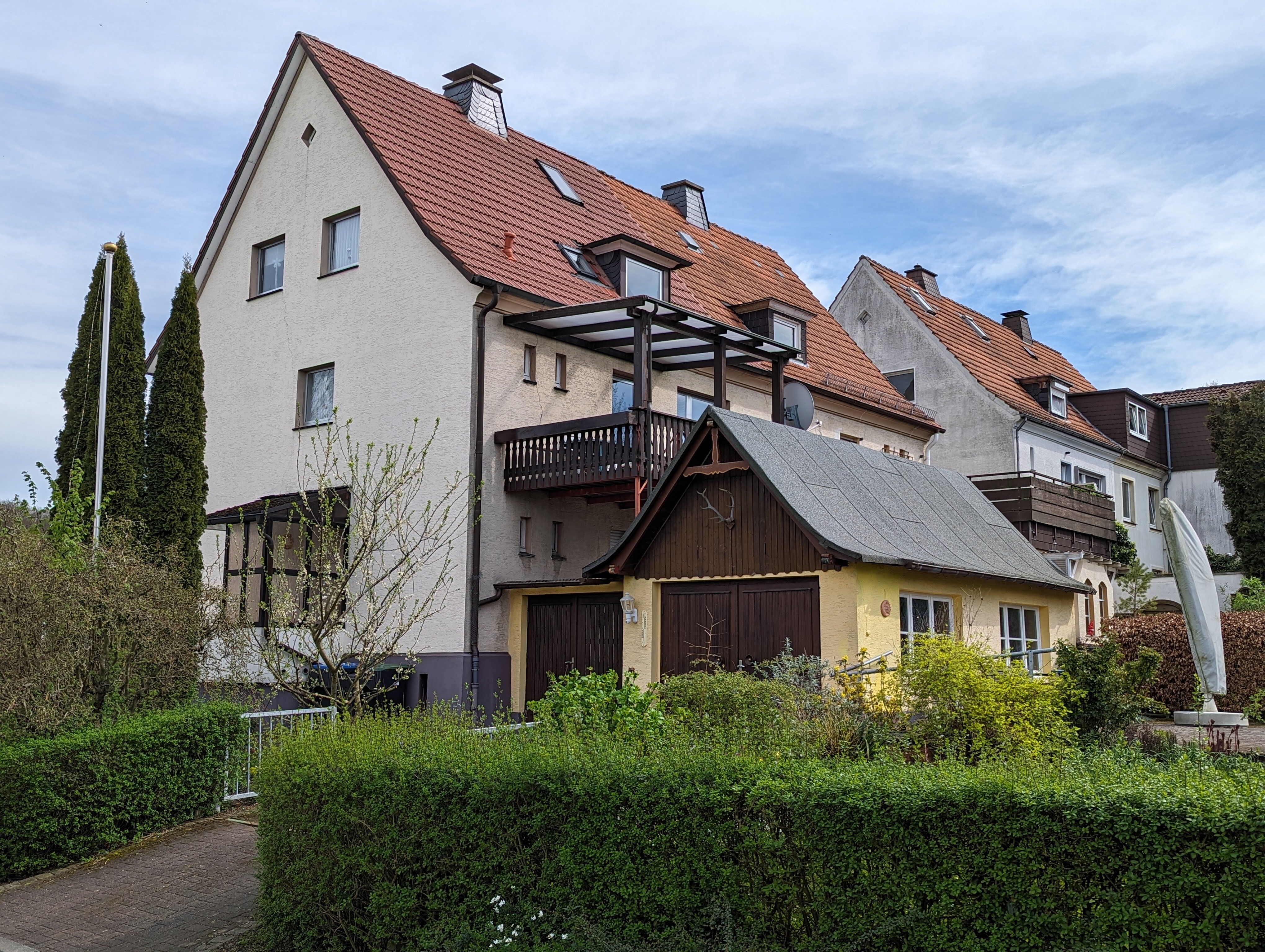 Doppelhaushälfte zum Kauf 220.000 € 8 Zimmer 155 m²<br/>Wohnfläche 450 m²<br/>Grundstück ab sofort<br/>Verfügbarkeit Neheim - Ost Arnsberg 59755