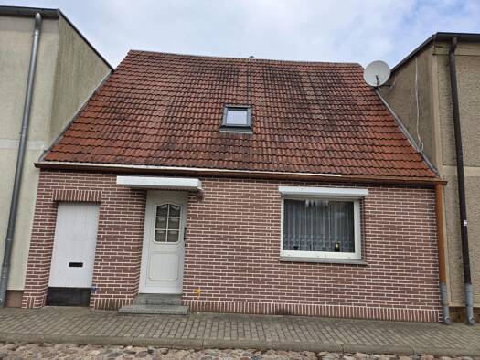 Reihenmittelhaus zum Kauf provisionsfrei 115.000 € 3 Zimmer 74 m² 233 m² Grundstück Perleberg Perleberg 19348