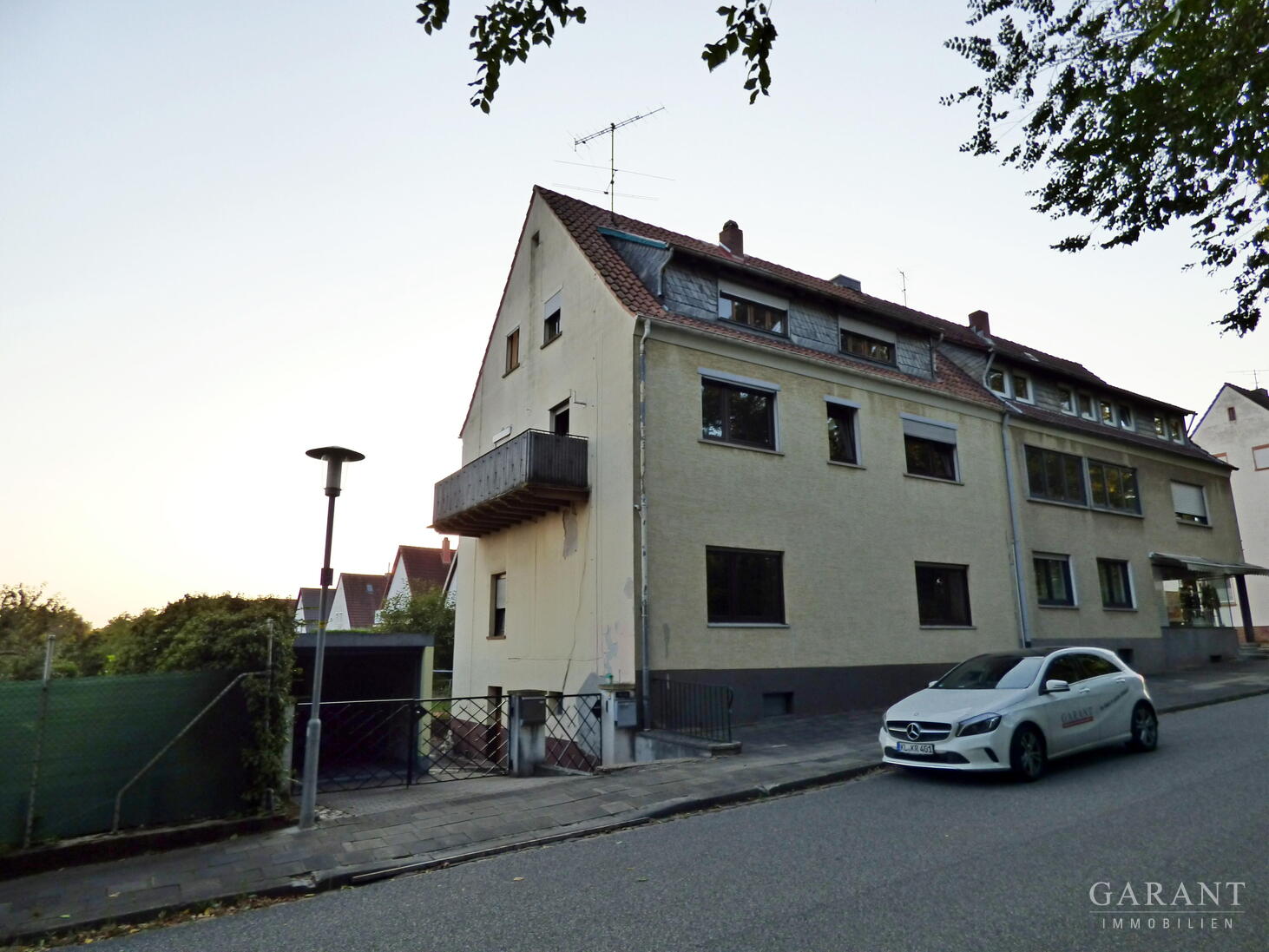 Mehrfamilienhaus zum Kauf 190.000 € 6 Zimmer 207 m²<br/>Wohnfläche 498 m²<br/>Grundstück Südlich der Gut-Heim-Str. Kaiserslautern 67657