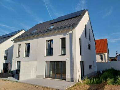 Doppelhaushälfte zur Miete 1.890 € 5 Zimmer 140 m² 227 m² Grundstück frei ab 01.07.2025 Obertraubling Obertraubling 93083