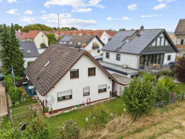 Einfamilienhaus zum Kauf 695.000 € 7 Zimmer 183 m² 460 m² Grundstück Ober-Erlenbach Bad Homburg vor der Höhe 61352