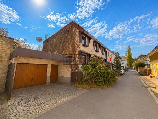 Haus zum Kauf 659.000 € 10 Zimmer 250 m² 600 m² Grundstück Heimersdorf Chorweiler 50767
