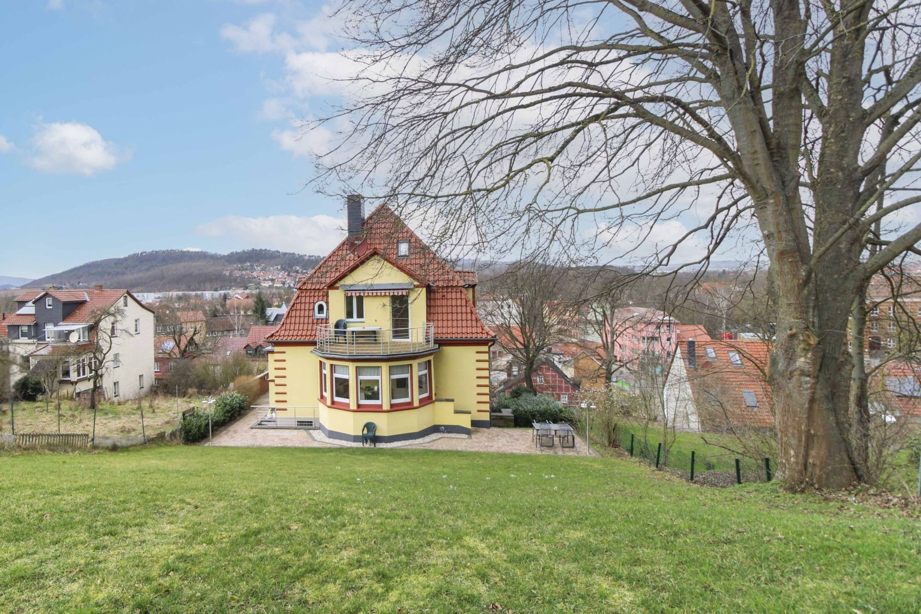 Mehrfamilienhaus zum Kauf 725.000 € 12 Zimmer 350,1 m²<br/>Wohnfläche 2.000,1 m²<br/>Grundstück Eisenach Eisenach 99817