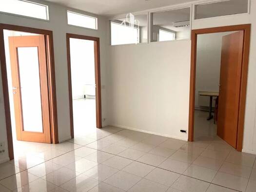 Bürofläche zum Kauf 245.000 € 1 Zimmer 137 m² Bürofläche Via G. di Vittorio Bozen 39100