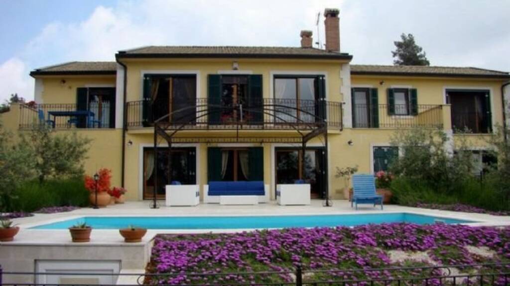 Villa zum Kauf 9 Zimmer 500 m² Pore 52440