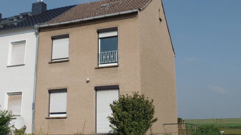 Reihenendhaus zum Kauf 49.900 € 3 Zimmer 70 m² 378 m² Grundstück frei ab sofort Gröba Riesa 01591