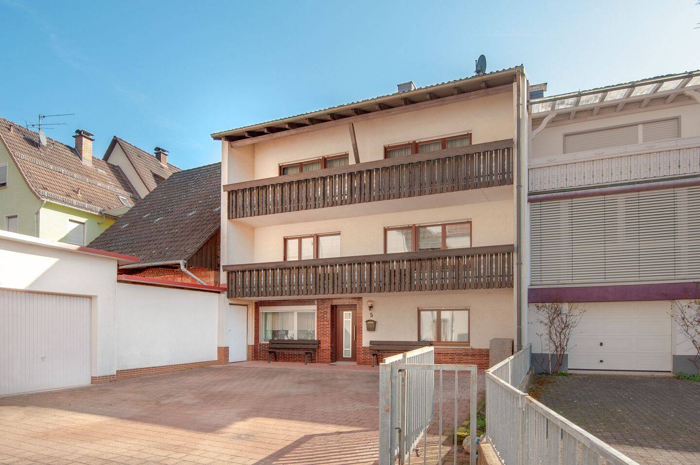 Immobilie in Heigenbrücken - Großzügiges Haus mit viel Potenzial – ideal für Familien oder Mehrgenerationenwohnen - Bild 0