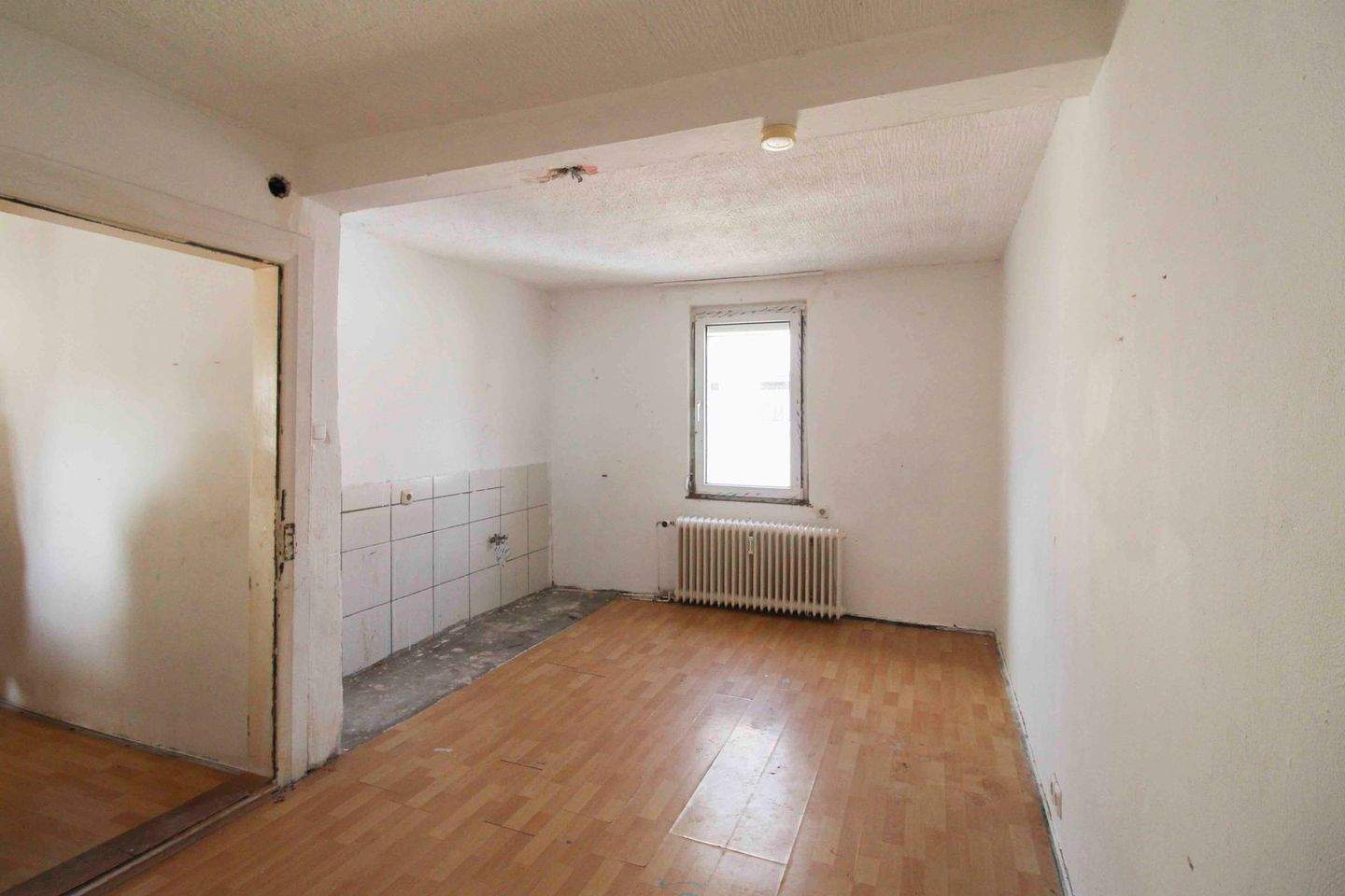 Immobilie in Monsheim - 1 Grundstück, 2 Häuser, 3 Einheiten - JETZT ZUSCHLAGEN - Bild 2