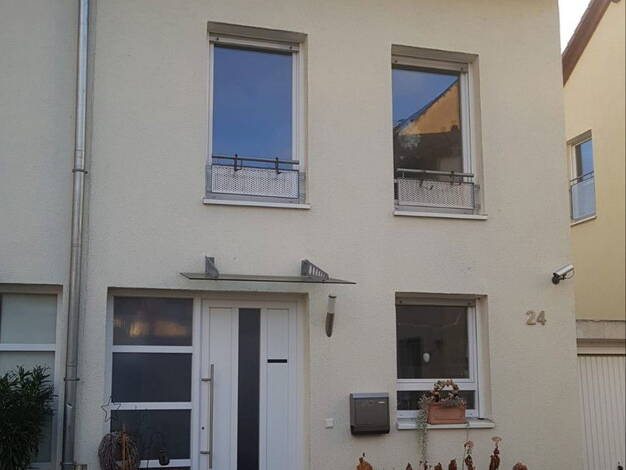Doppelhaushälfte zur Miete 2.250 € 5 Zimmer 148 m² 80 m² Grundstück frei ab 01.10.2025 Hausen Frankfurt 60488