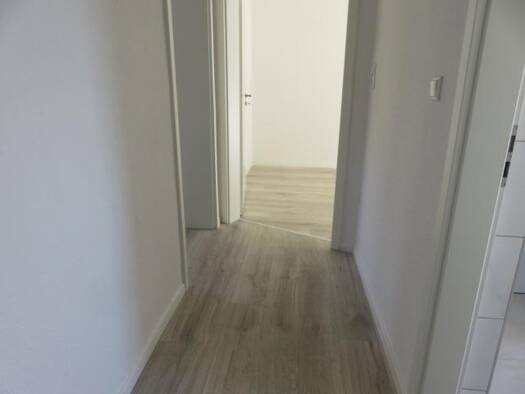 Wohnung zur Miete 480 € 3 Zimmer 80 m² frei ab sofort Neundorfer Straße 5 Staßfurt 39418