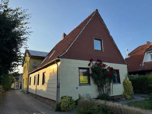 Einfamilienhaus zum Kauf 108.000 € 10 Zimmer 223 m² 928 m² Grundstück frei ab sofort Frellstedt 38373