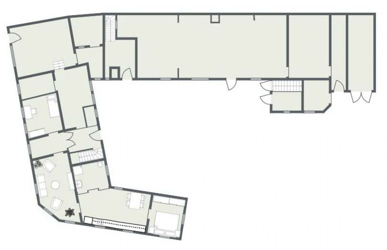 Mehrfamilienhaus zum Kauf 250.000 € 13 Zimmer 283,5 m²<br/>Wohnfläche 575 m²<br/>Grundstück Groitzsch Groitzsch 04539