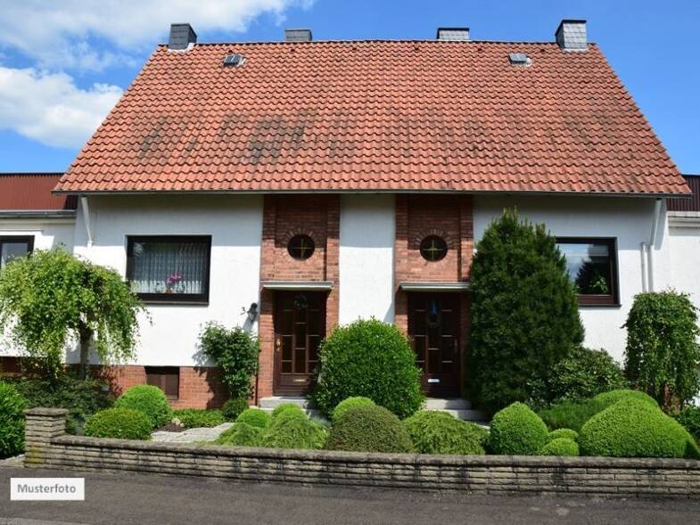 Haus zur Zwangsversteigerung provisionsfrei 73.000 € 57 m² 660 m² Grundstück Büdelsdorf 24782