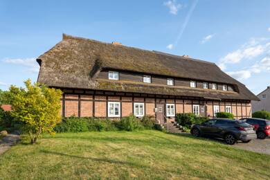 Mehrfamilienhaus zum Kauf als Kapitalanlage geeignet 550.000 € 15 Zimmer 420 m² 1.924 m² Grundstück Eschenhaus 10-10c Alt Rehse Penzlin 17217