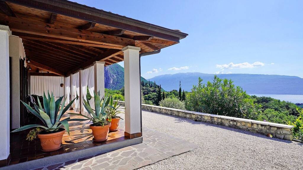 Haus zum Kauf 790.000 € 4 Zimmer 111 m² 2.000 m² Grundstück frei ab sofort Toscolano Maderno 25088