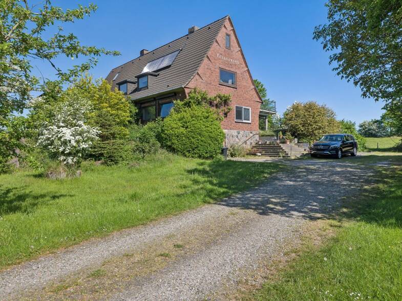 Mehrfamilienhaus zum Kauf 199.000 € 7 Zimmer 208 m² 22.492 m² Grundstück Bredstedt 25821