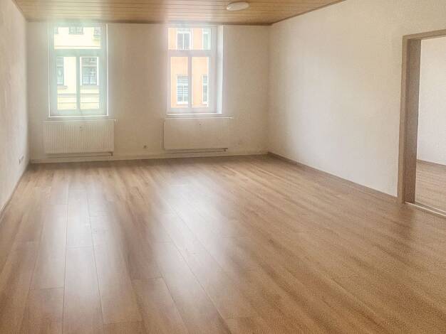Wohnung zur Miete 576 € 3 Zimmer 82,3 m² 1. Geschoss frei ab sofort Oelsnitz Oelsnitz 08606