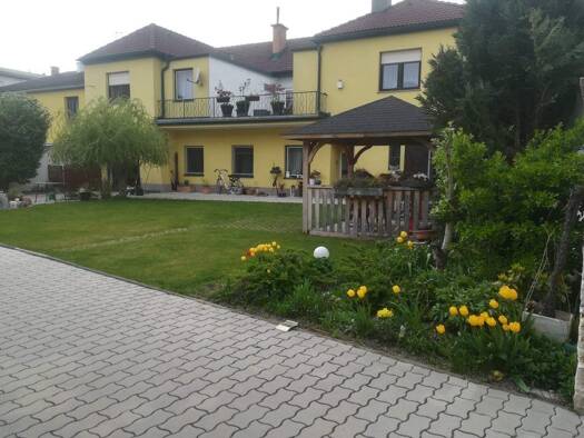 Haus zum Kauf 520.000 € 13 Zimmer 310 m² 900 m² Grundstück Sankt Georgen am Leithagebirge 7000