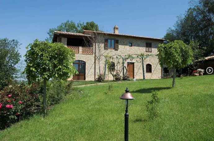 Bauernhaus zum Kauf 690.000 € 12 Zimmer 380 m²<br/>Wohnfläche 6.500 m²<br/>Grundstück ab sofort<br/>Verfügbarkeit perugia