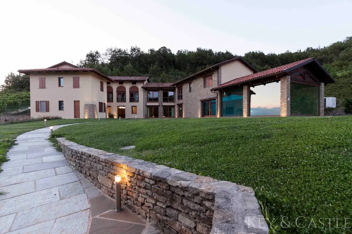 Villa zum Kauf 4.040.400 € 17 Zimmer 1.000 m²<br/>Wohnfläche Serravalle Langhe 12050