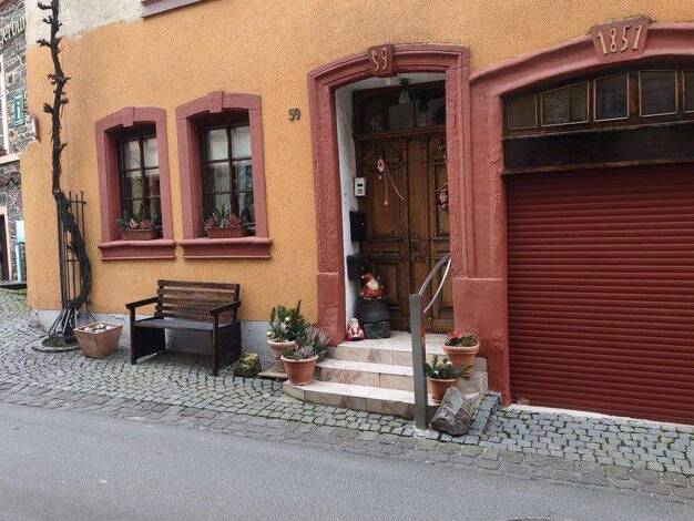 Mehrfamilienhaus zum Kauf provisionsfrei 280.000 € 12 Zimmer 285 m² 25 m² Grundstück Am Markt 59 Lieser 54470