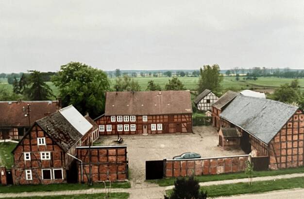 Bauernhaus zur Miete 1.400 € 11 Zimmer 185 m² 4.000 m² Grundstück frei ab 01.07.2025 Höwisch Höwisch 39619