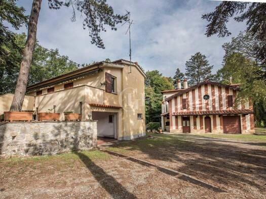 Haus zum Kauf 500.000 € 29 Zimmer 2.200 m² 10.000 m² Grundstück frei ab sofort Arezzo 52100