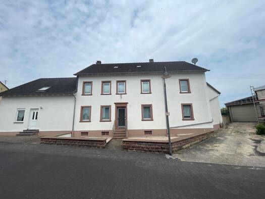 Einfamilienhaus zum Kauf 275.000 € 9 Zimmer 255,7 m² 4.995 m² Grundstück frei ab sofort Binsfeld Binsfeld 54518