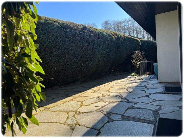 Immobilie in Korbach - Zeitlose Wohnqualität in Bestlage - ergänzt durch PV-Anlage & Speicher - Bild 2