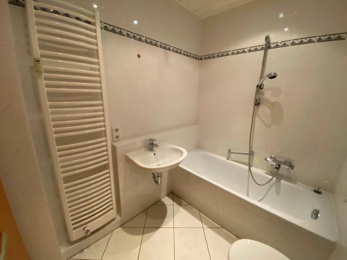 Property thumbnail 6