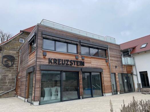 Hotel zum Kauf 2.100.000 € 18 Zimmer 3.083 m² Grundstück Nürnberger Straße 5 Kreuzstein Bayreuth 95448