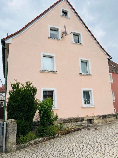 Mehrfamilienhaus zum Kauf als Kapitalanlage geeignet 184.000 € 8 Zimmer 204 m²<br/>Wohnfläche 416 m²<br/>Grundstück Bayreuther Str. 46 Speichersdorf Speichersdorf 95469