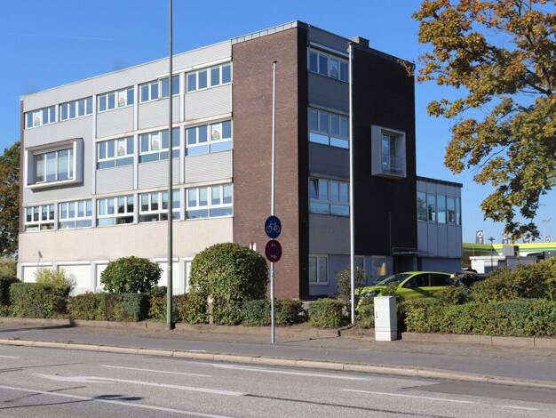 Bürogebäude zur Miete provisionsfrei 2.050 € 4 Zimmer 215,9 m² Bürofläche Tungendorf Neumünster 24536