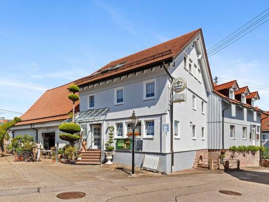 Haus zum Kauf 8 Zimmer 205 m² 1.305 m² Grundstück Conweiler Straubenhardt 75334